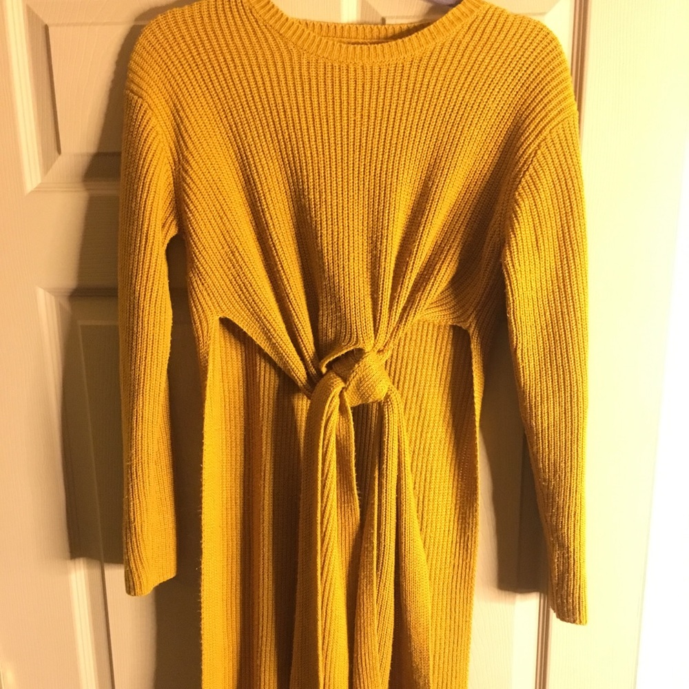 Mustard long sleeve-fashionable (sweater style)